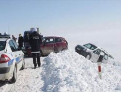 60'a yakın araç yoldan çıktı